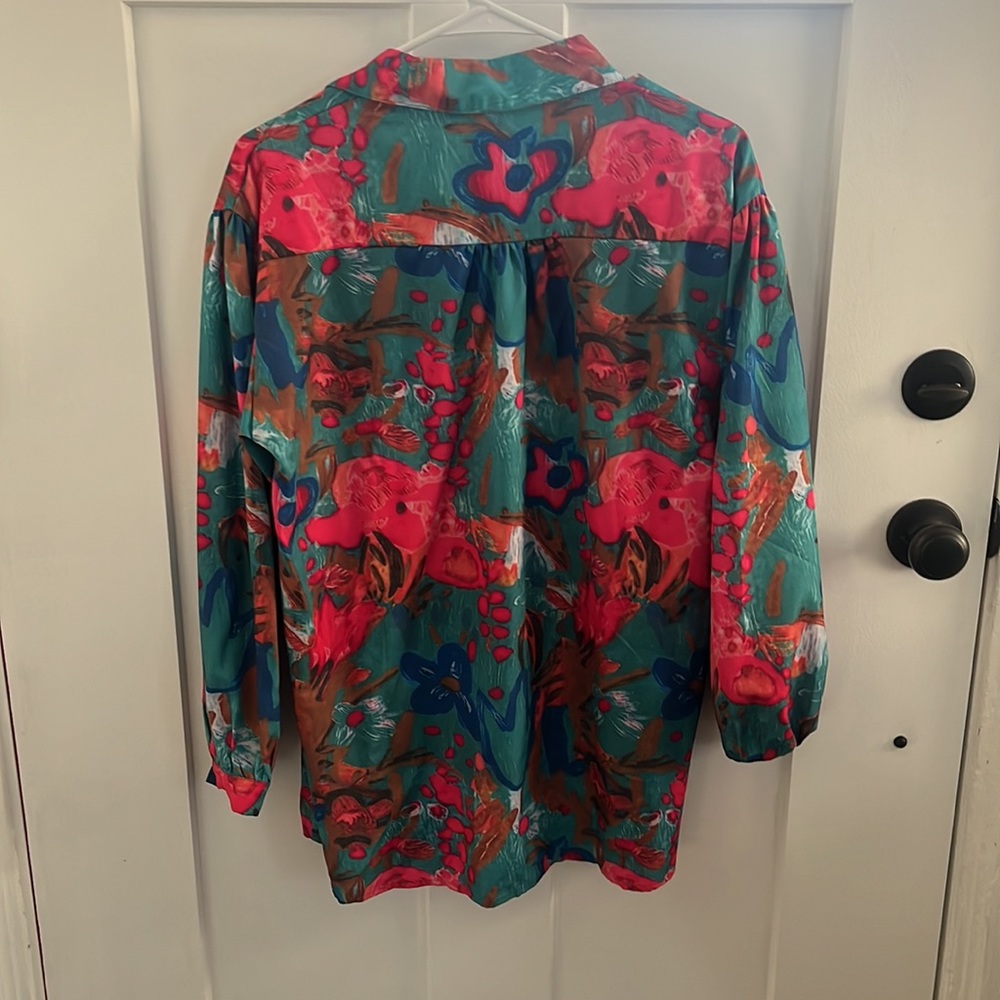Button up blouse - Picture 2 of 2